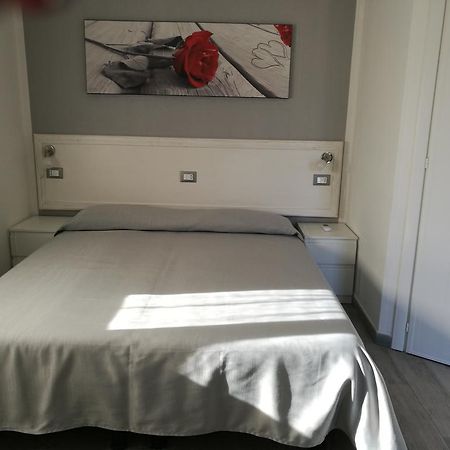 Iron Gate Marina3B Hotel Sarzana Exterior foto