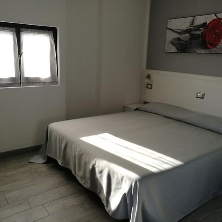 Iron Gate Marina3B Hotel Sarzana Exterior foto