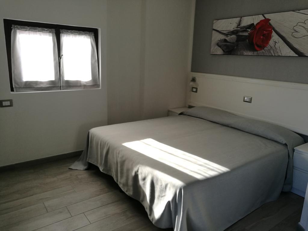 Iron Gate Marina3B Hotel Sarzana Exterior foto